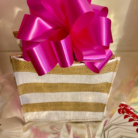 Gorgeous Giftwrap, Bows, Bags, and Tags - Picture 3 of 8